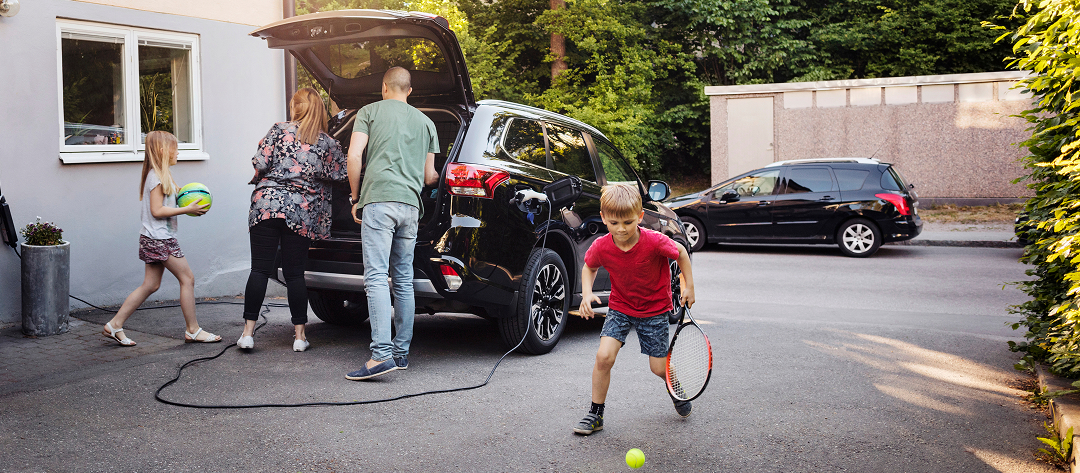 Family unloading car. 