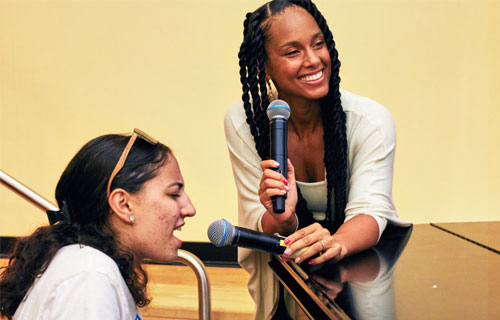 Alicia Keys and students. 